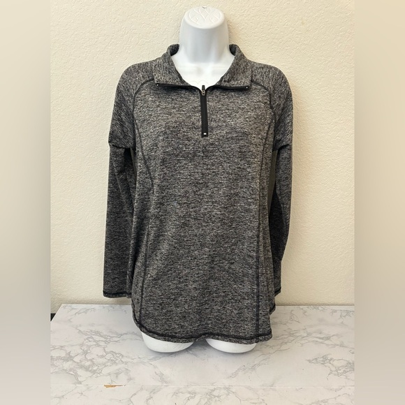 unbranded Tops - Active Top Women's Sz Medium Gray Long Sleeve 1/4 Zip Shirt Moisture Control​